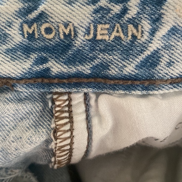 🎈Sale🎈American Eagle 🦅 Bag Style Mom Jeans - Picture 8 of 10